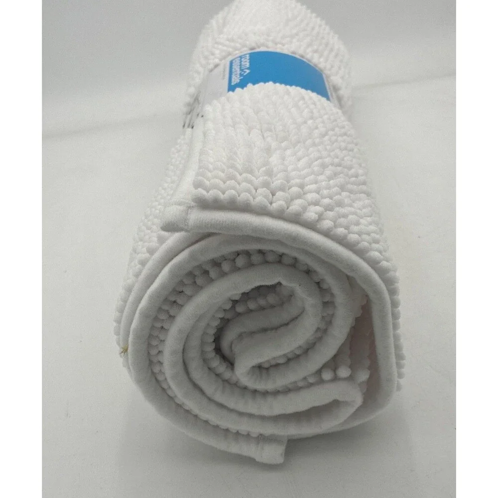New Room Essentials White Chenille Bath Runner 20 x 58 in